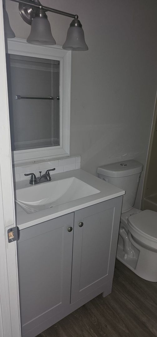 Building Photo - 946 S Ridge Ct