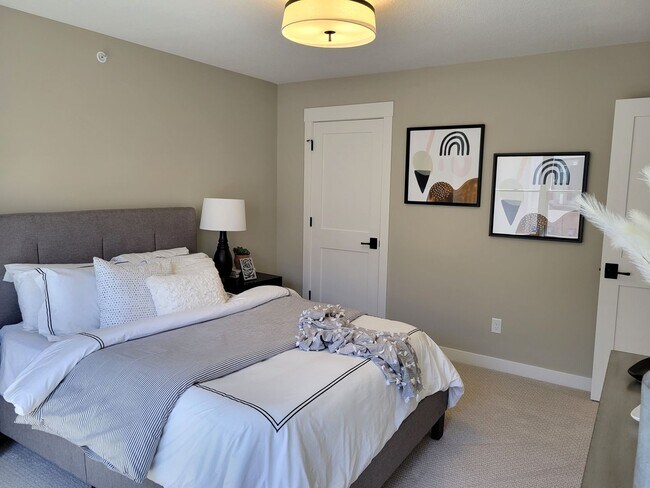 Building Photo - Executive Luxury Rentals