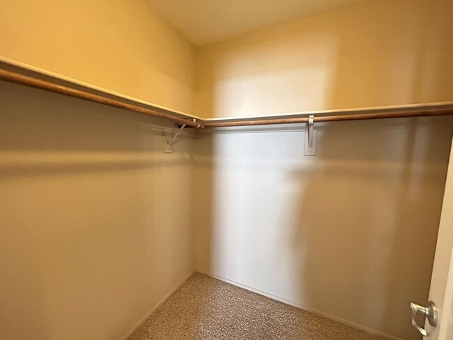 Building Photo - No HOA 3-Bedroom 2.5-Bathroom Home!