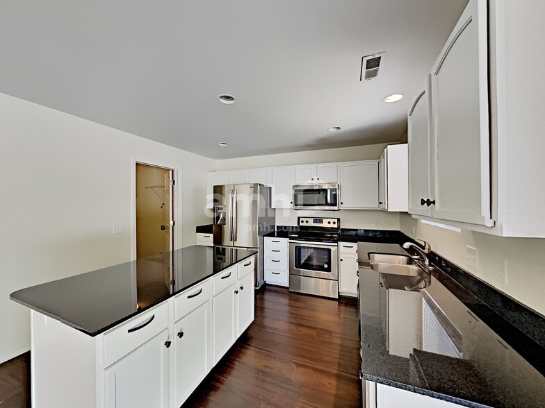 Building Photo - 1830 S 875 E