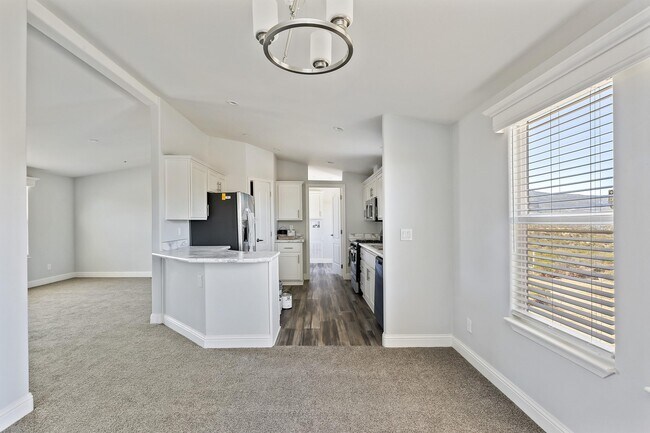 Building Photo - 60661 Chalet Dr