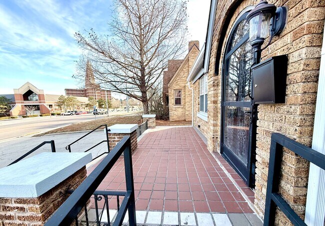 Building Photo - Large 4BD 2BA Home w/ Bonus Room close to Oklahoma City University!!