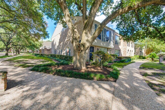 Building Photo - 12973 Trail Hollow Dr