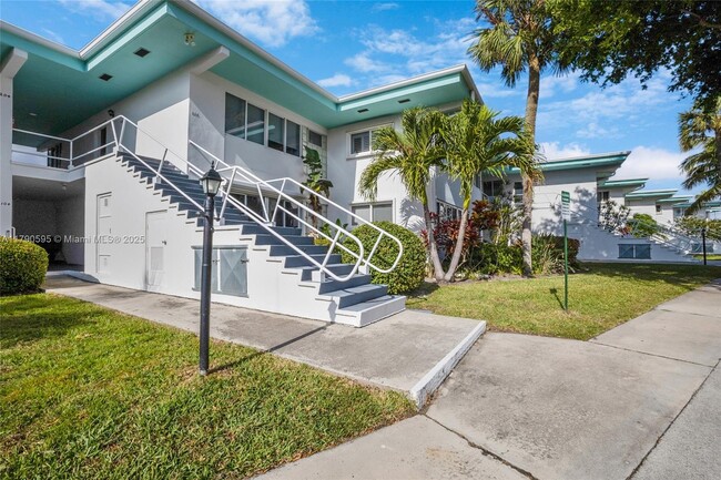 Building Photo - 180 Isle of Venice Dr