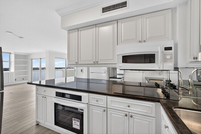 Building Photo - 2600 N Flagler Dr