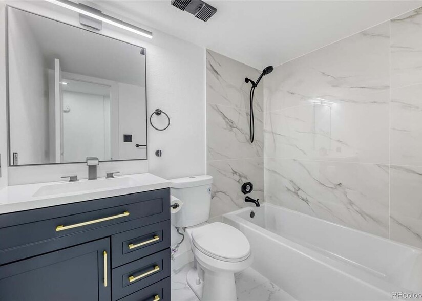 Building Photo - 4400 S Quebec St