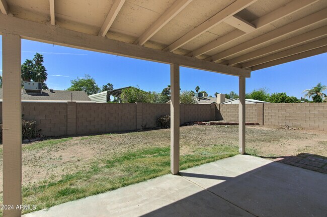 Building Photo - 5111 W Beverly Ln