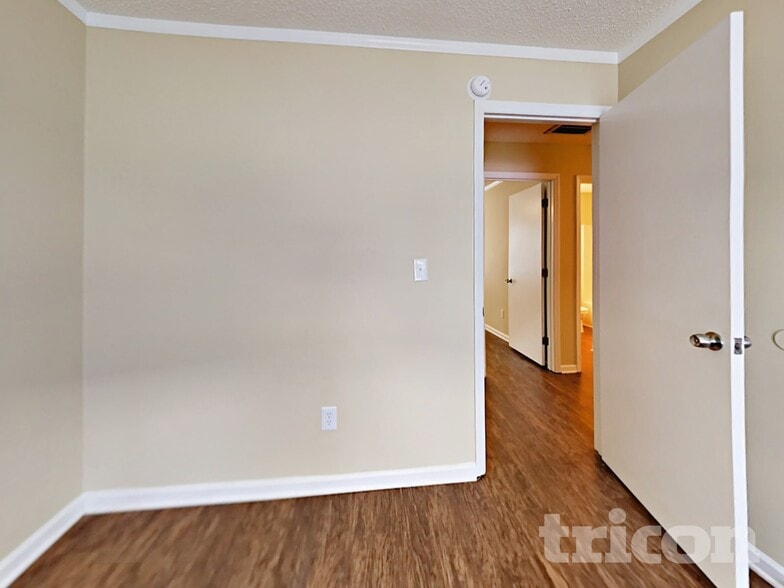 Building Photo - 2104 David Earl Dr