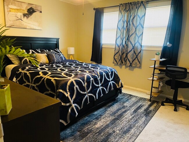 Building Photo - 114 E Liberty St