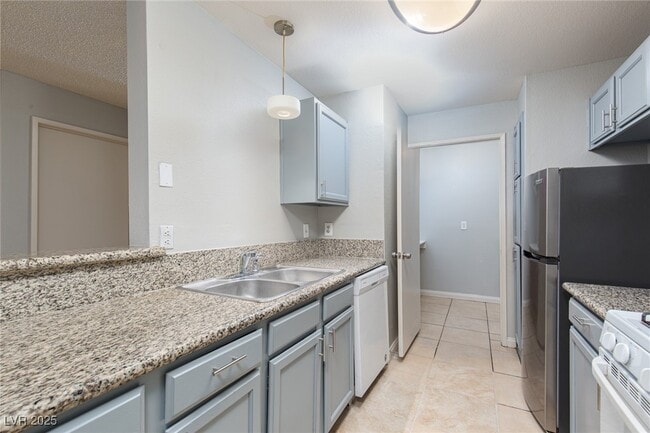 Building Photo - 2200 S Fort Apache Rd