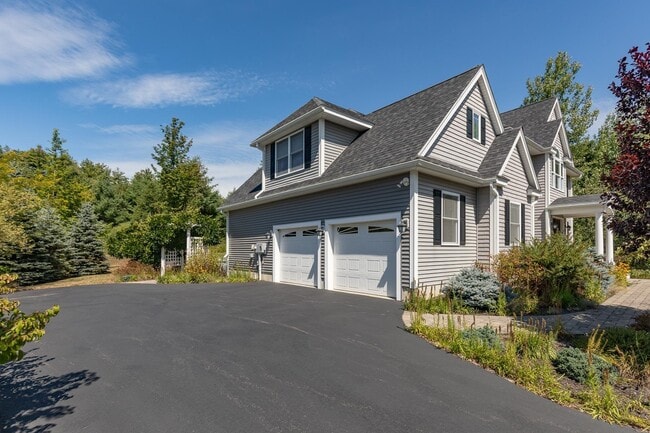 Building Photo - 32 Olive Meadow Ln