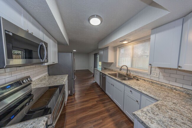 Building Photo - Updated 3 Bed, 2 Bath Home with RV/Trailer Parking – 1,962 Sq Ft, No HOA