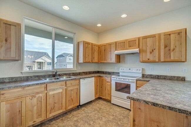 Building Photo - Raindance Community 4-Bedroom, 2.5-bath home in Windsor, CO