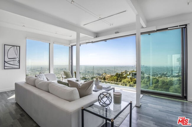 Building Photo - 8506 Magnolia Dr