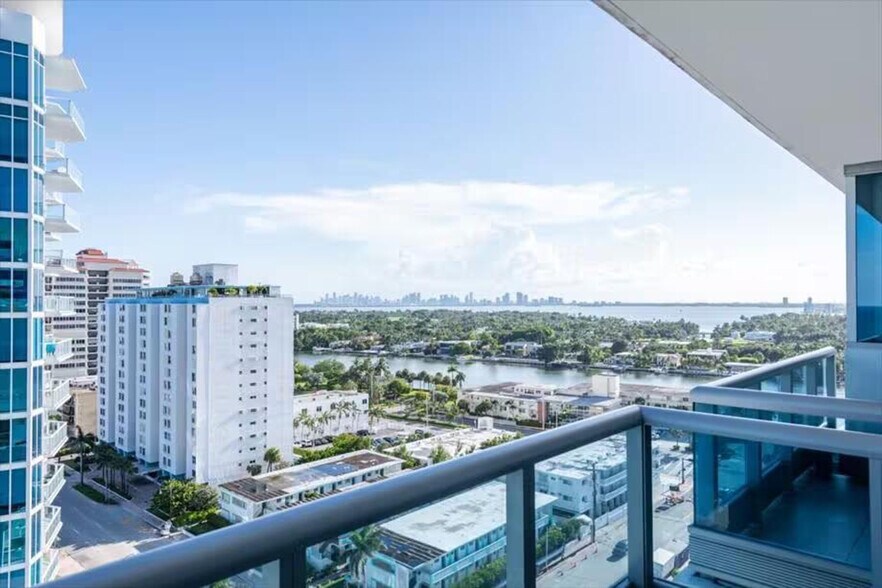 Building Photo - 6551 Collins Ave