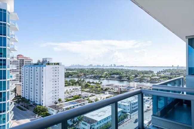 Building Photo - 6551 Collins Ave