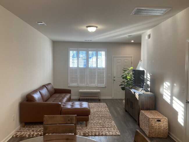 Building Photo - FULLY FURNISHED Home in Hermatige