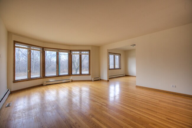 Building Photo - 5715 N Cicero Ave