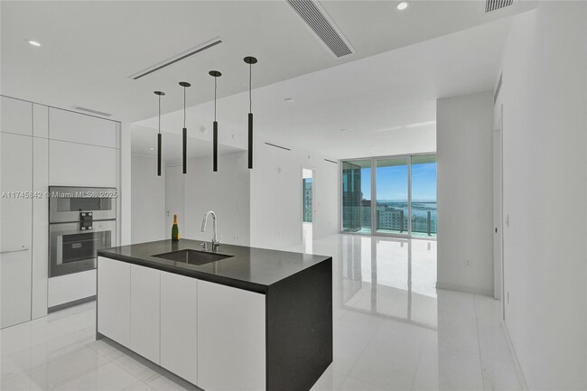 Building Photo - 300 Biscayne Blvd Way