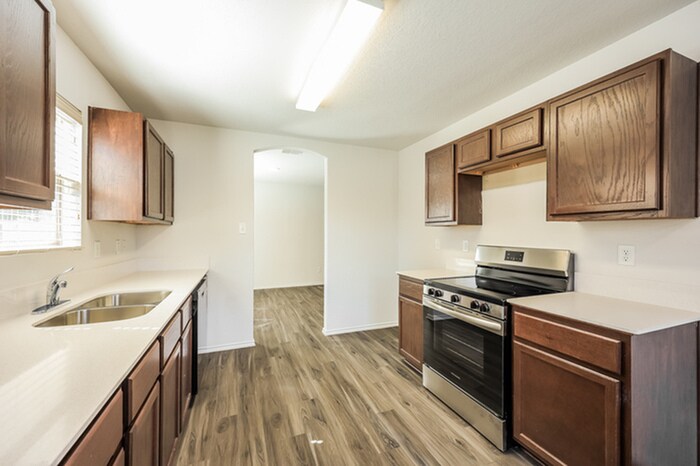 Building Photo - 8818 Scarlett Pl