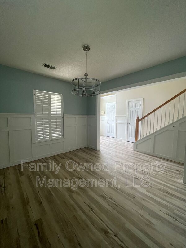 Building Photo - 113 Rockdale Ln