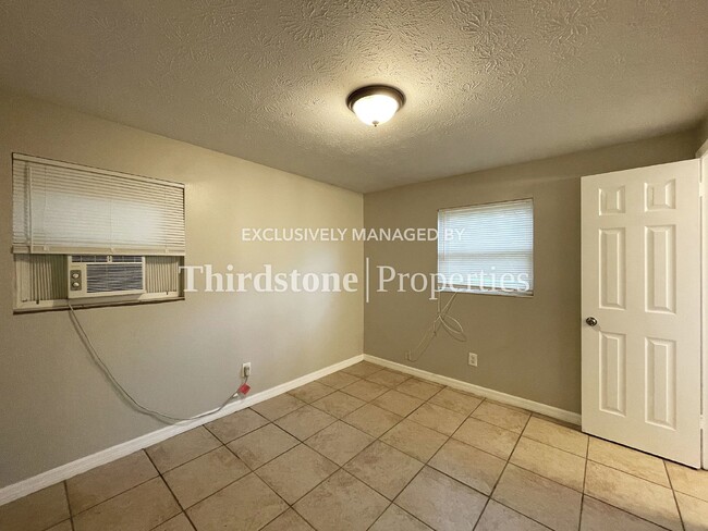 Building Photo - 2912 W 15th St