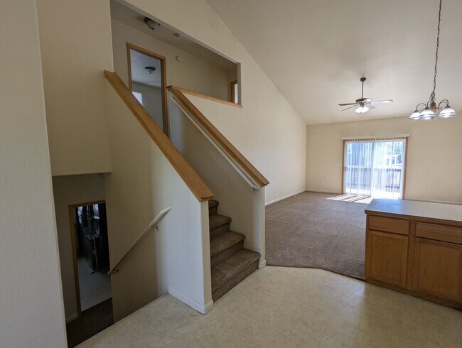 Building Photo - AWESOME 3-BDRM, 3-BATH, 4-LEVEL HOME AVAILABLE FOR IMMEDIATE OCCUPANCY IN GRAPEVINE - EVANS!