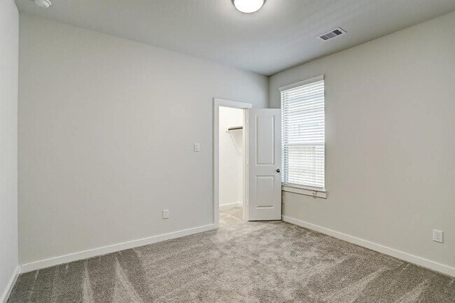 Building Photo - 16314 Apache Wds Wy