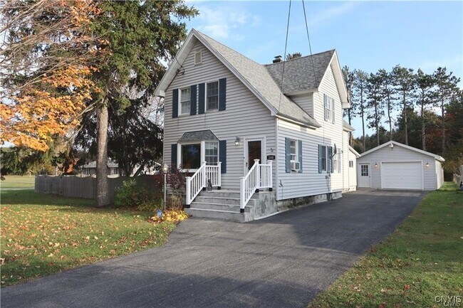 Primary Photo - 200 Maple St