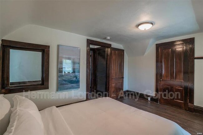 Building Photo - 3922 Castleman Ave
