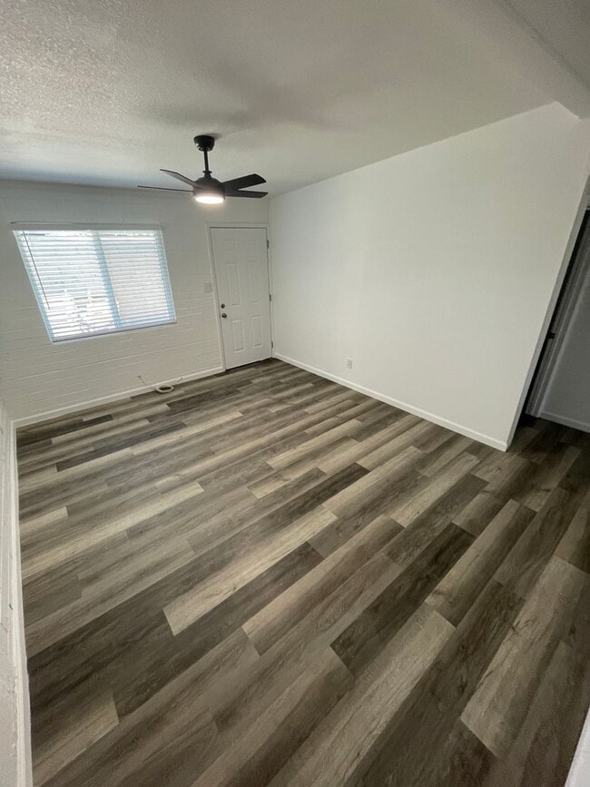 Building Photo - COMING SOON! 2 Bedroom, 1 Bath Apartment i...