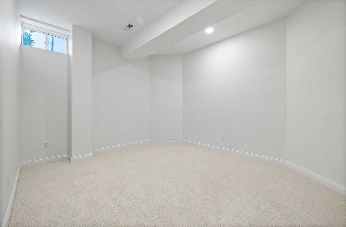 Building Photo - 5583 Beechwood Ter