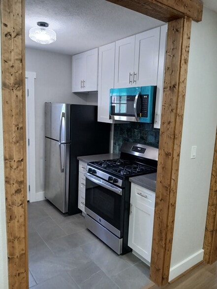 Kitchen - 3904 Moore St