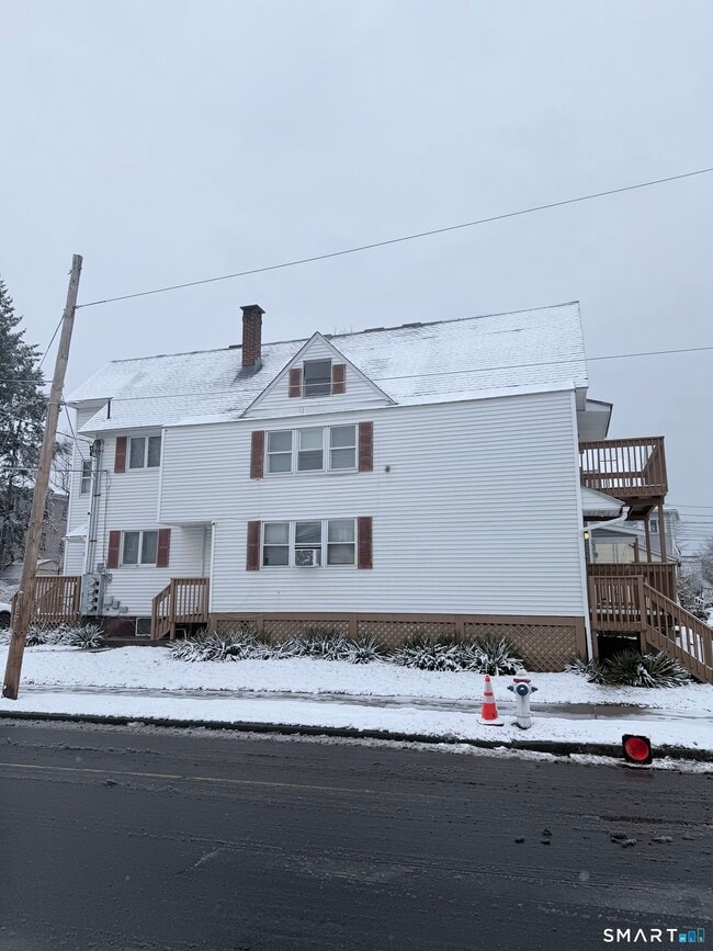 Building Photo - 341 Center St