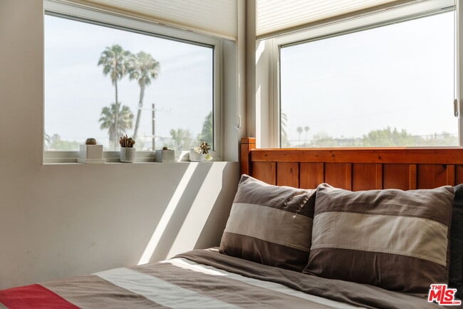 Building Photo - 6072 Pickford St