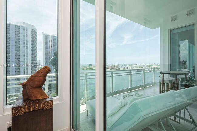 Building Photo - 900 Brickell Key Blvd