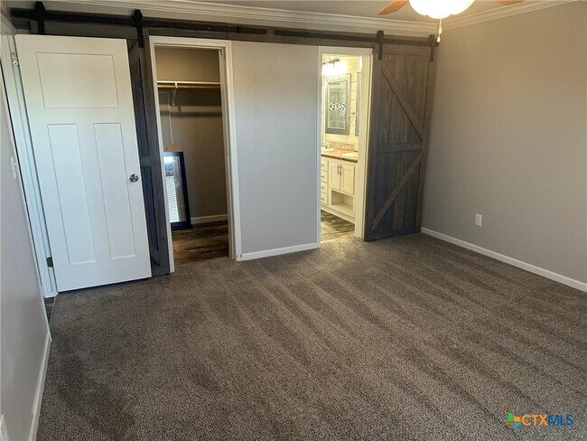 Building Photo - 908 N Henry St