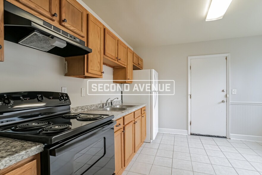 Building Photo - 835 Gates St