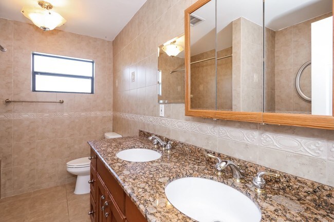 Building Photo - 3341 W Park Rd