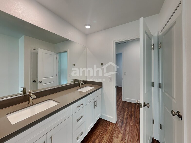 Building Photo - 9162 Liberty Cap Ct
