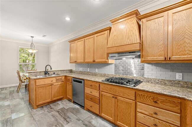 Building Photo - 621 Rockcliff Rd
