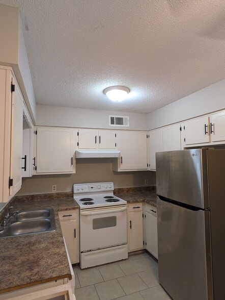 Building Photo - 931 Central Ave