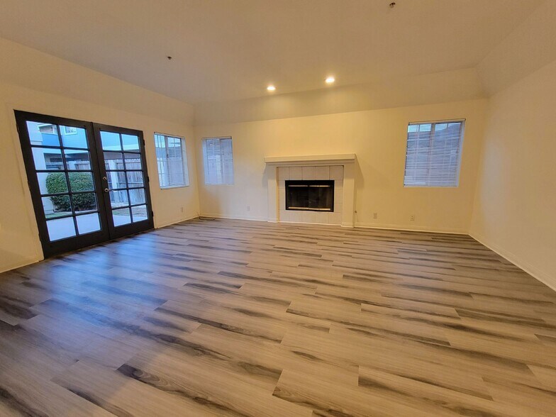 Building Photo - 1600 Perkins Ln