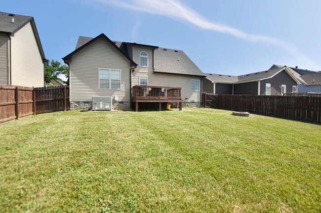 Building Photo - Pet Friendly Three Bedroom!