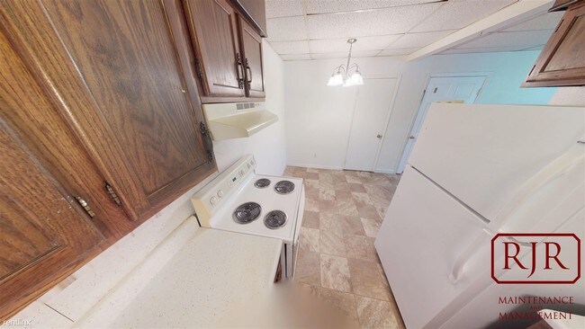 Building Photo - 2 br, 1 bath Apartment - 104 6th St NE Apt 2