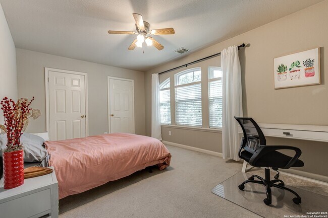Building Photo - 2026 Thicket Trail Dr
