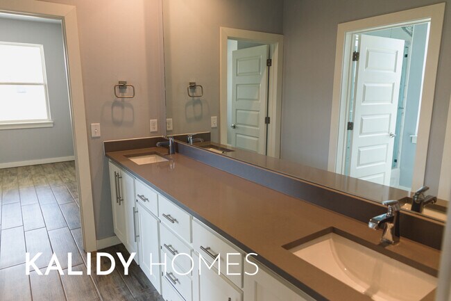 Building Photo - 1796 Salma Rd