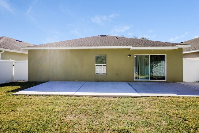 Building Photo - 7211 Wakeview Dr