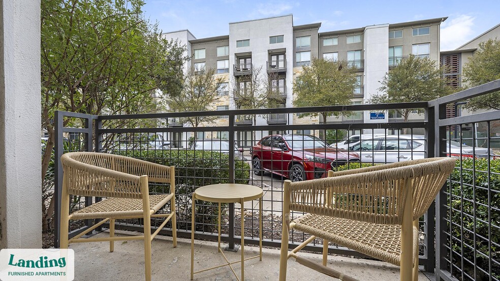 Building Photo - 810 W St Johns Ave