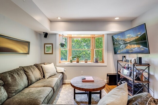 Building Photo - 154 W 3rd St